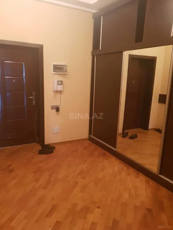 Satılır 3 otaqlı mənzil 155 m²