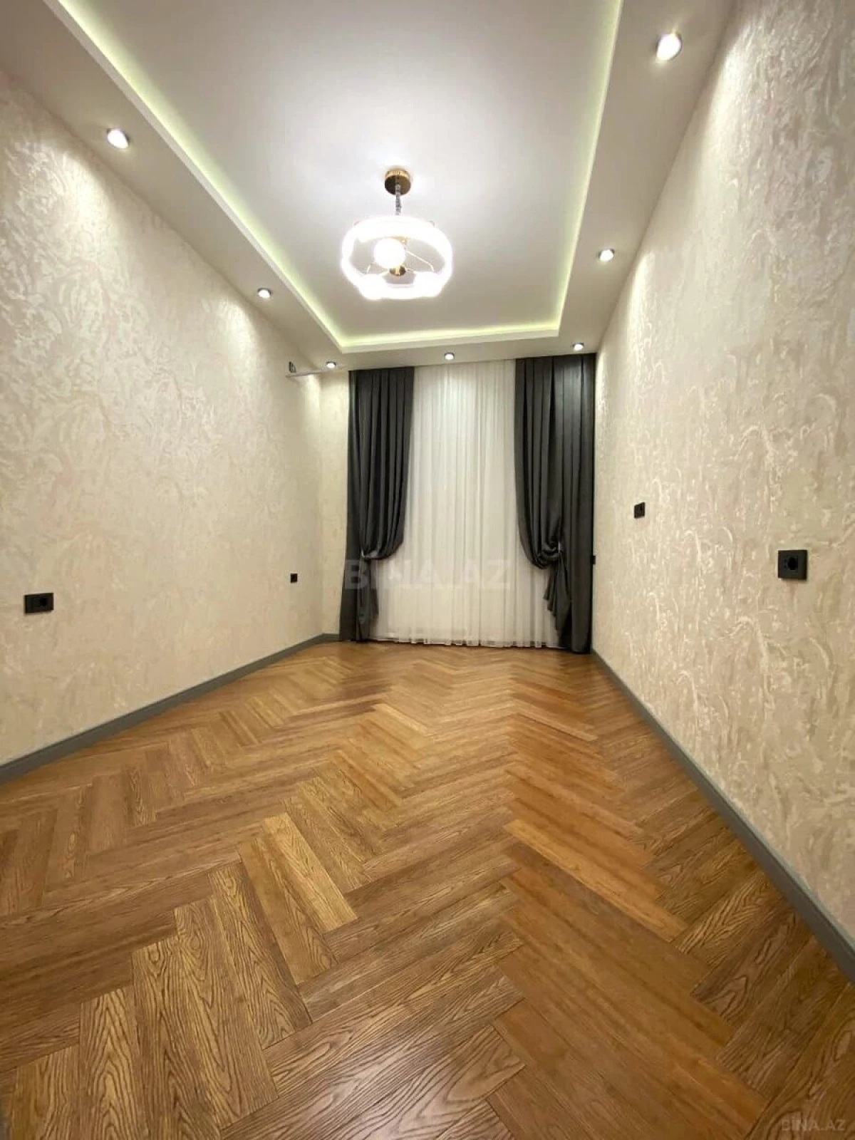 Satılır 2 otaqlı mənzil 70 m²
