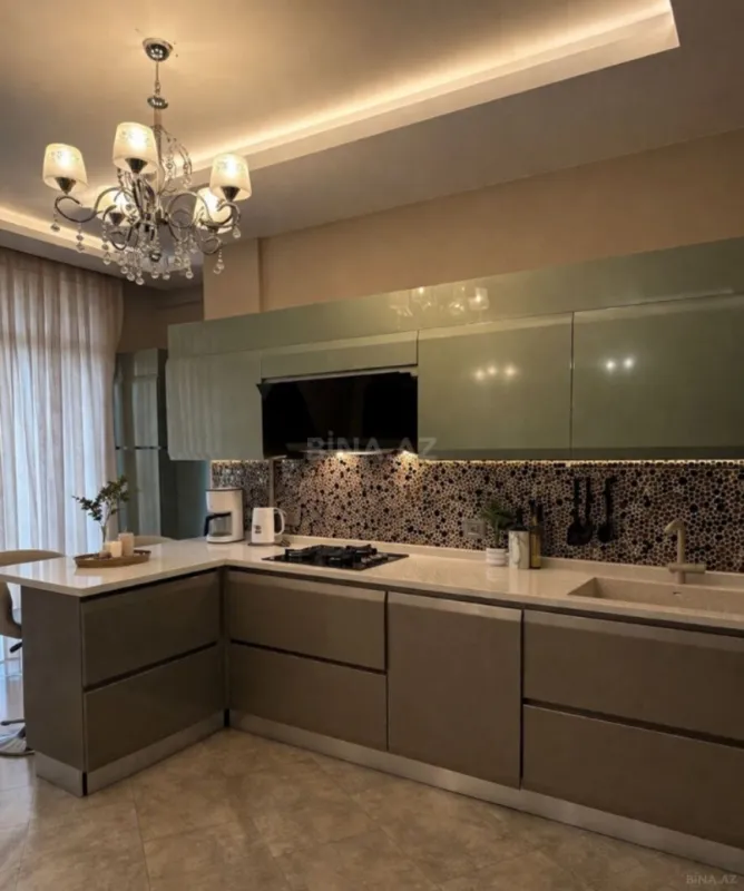 Kirayə verilir 4 otaqlı mənzil 150 m²