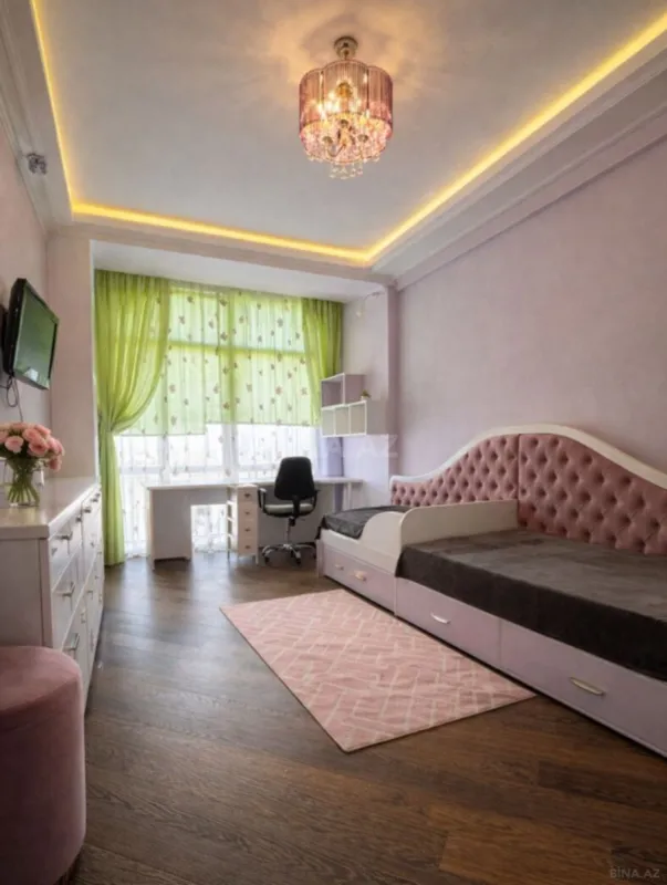 Kirayə verilir 4 otaqlı mənzil 150 m²