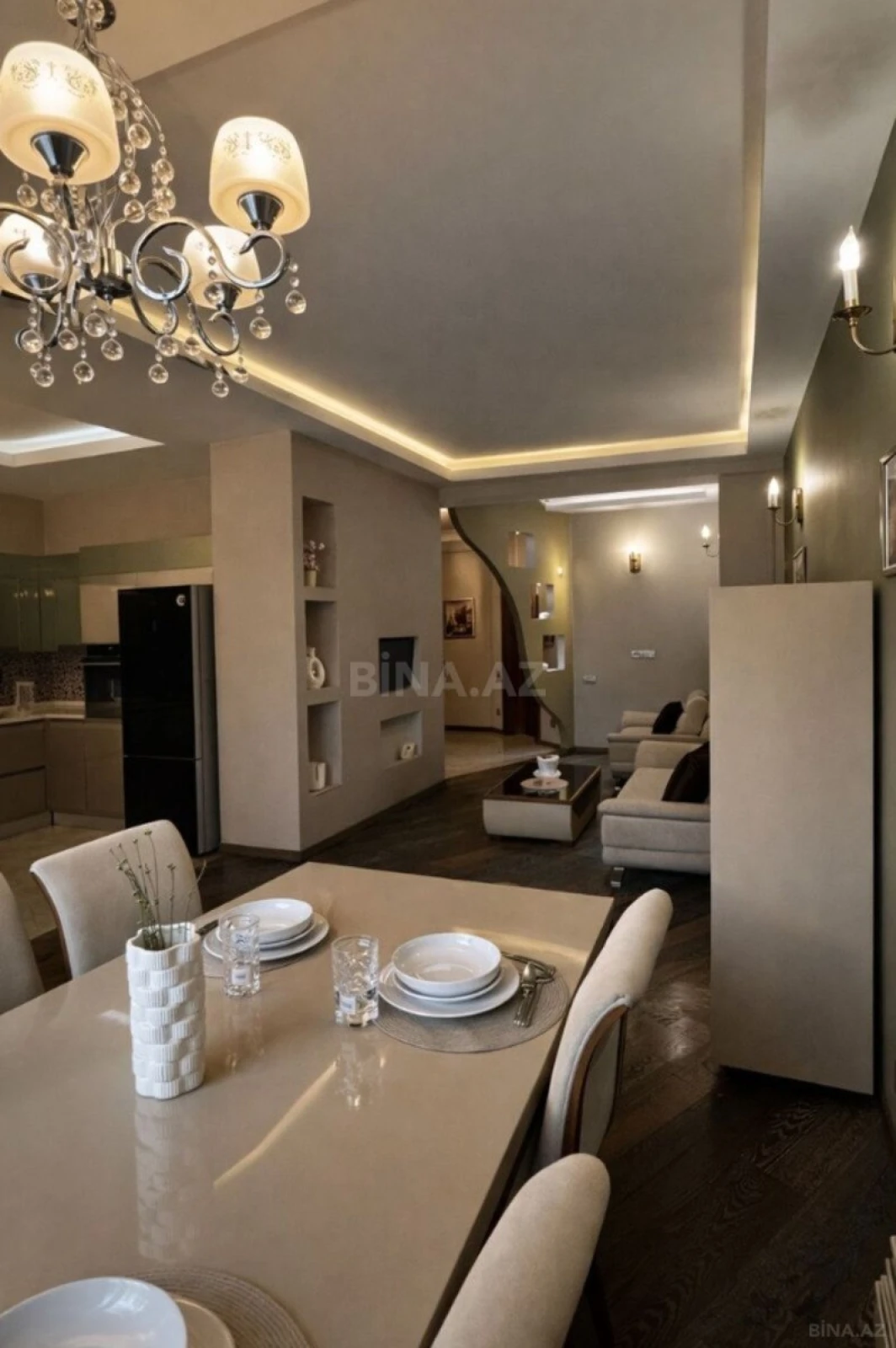 Kirayə verilir 4 otaqlı mənzil 150 m²