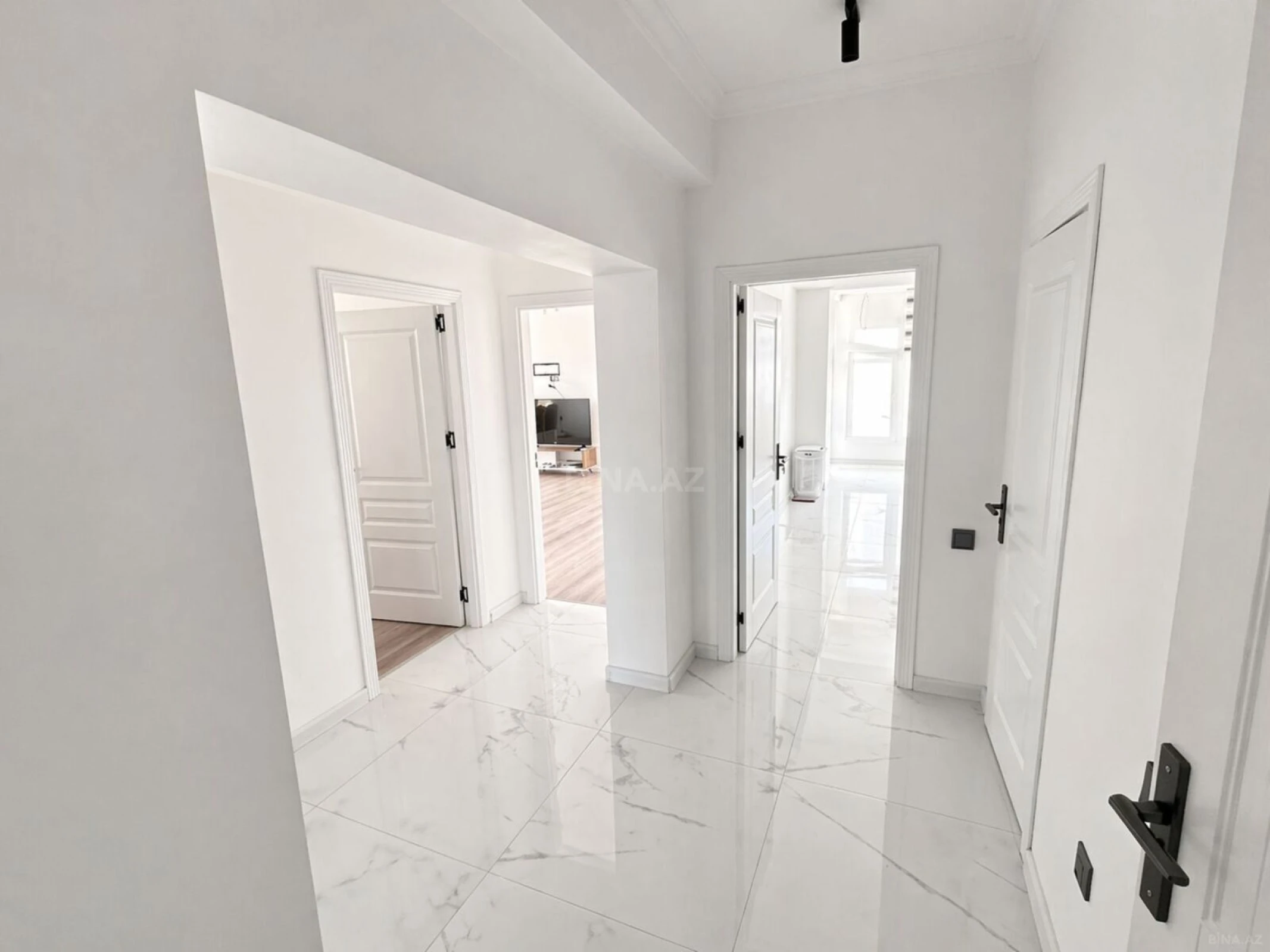 Satılır 2 otaqlı mənzil 101 m²