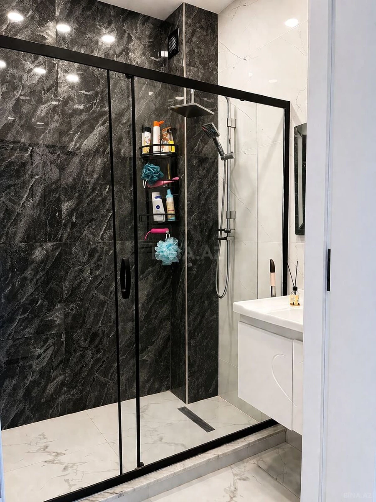 Satılır 2 otaqlı mənzil 101 m²