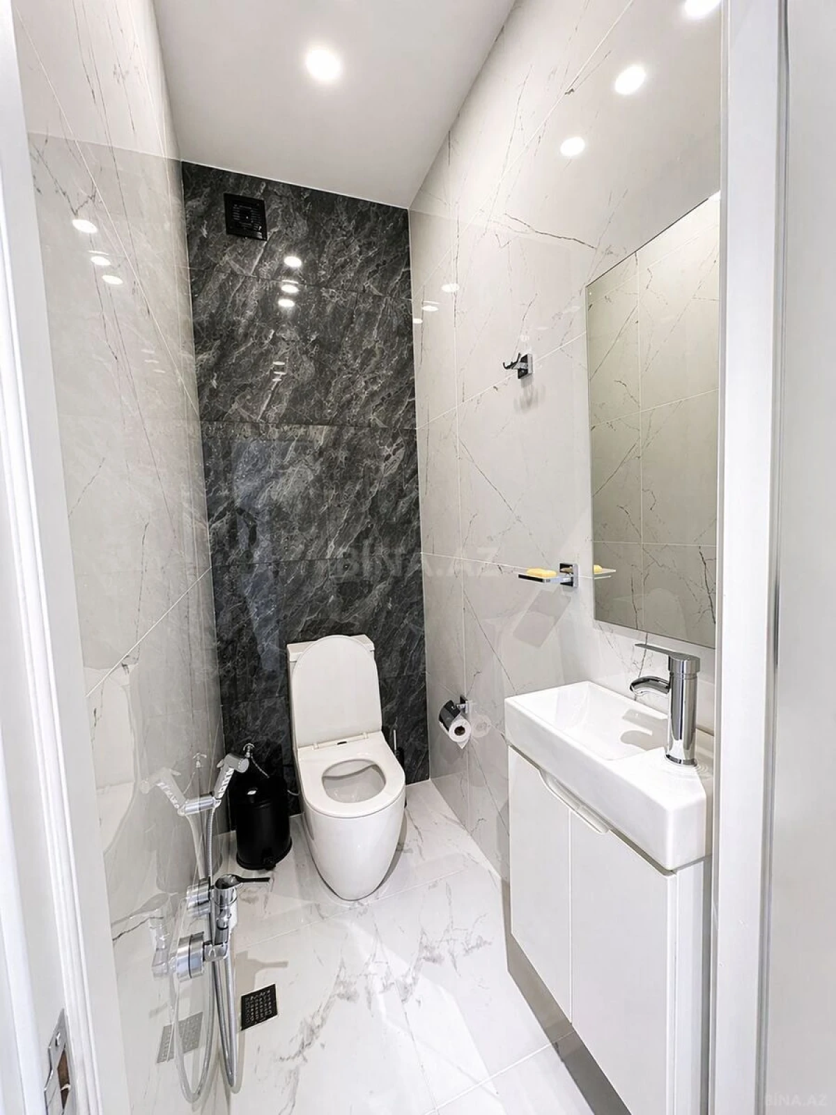 Satılır 2 otaqlı mənzil 101 m²