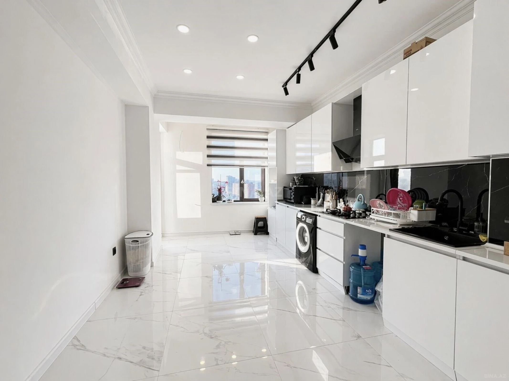 Satılır 2 otaqlı mənzil 101 m²
