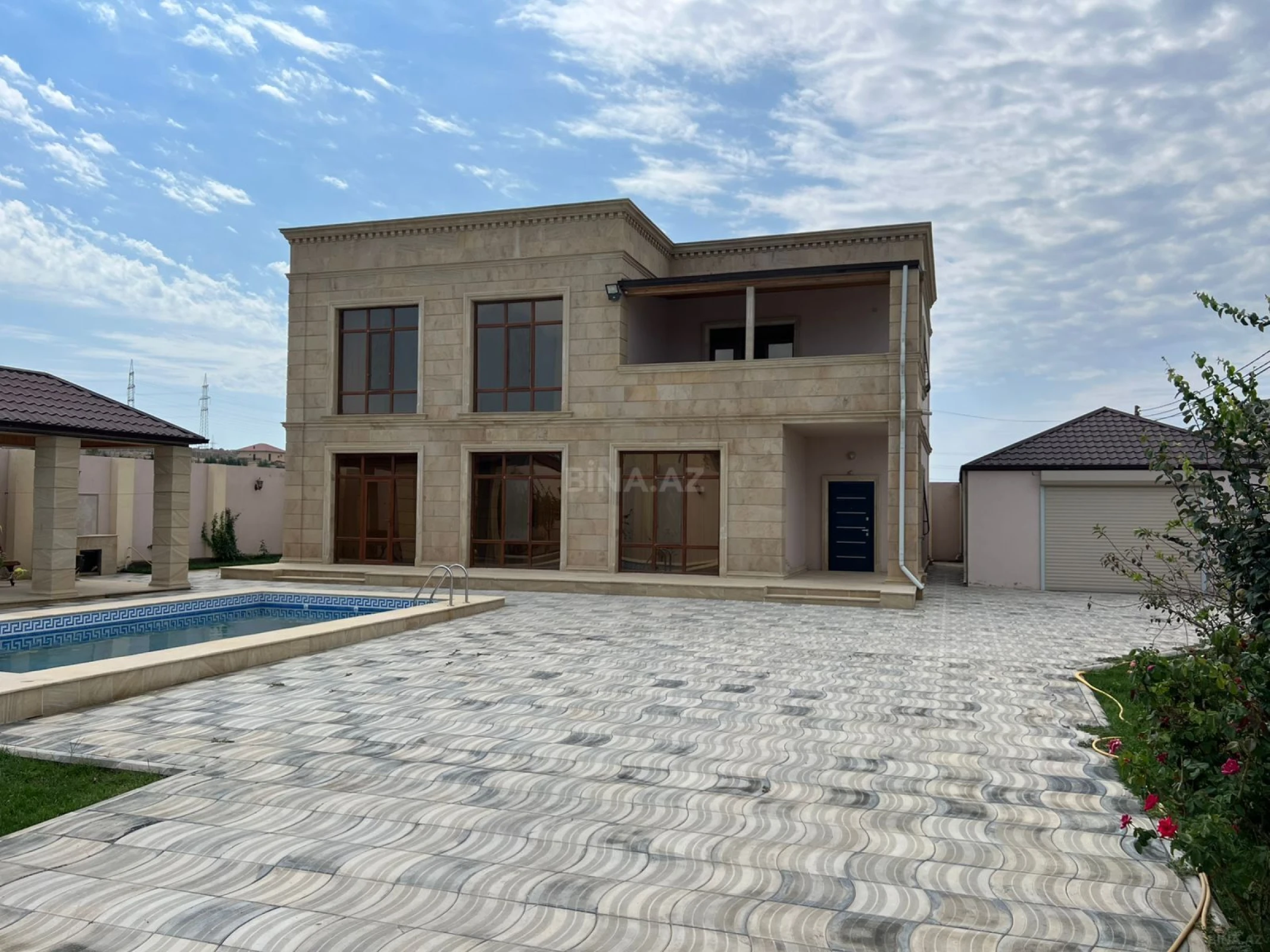 Kirayə verilir 5 otaqlı həyət evi 250 m²