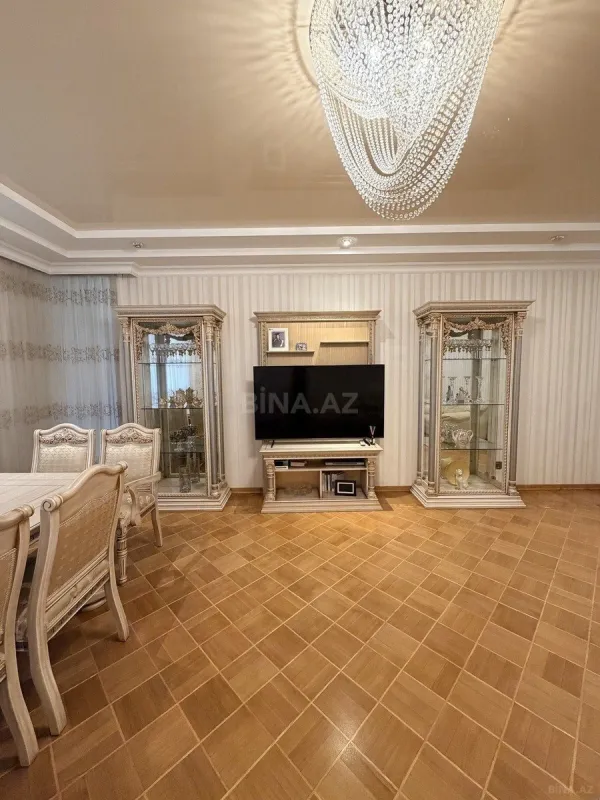 Satılır 4 otaqlı mənzil 153 m²