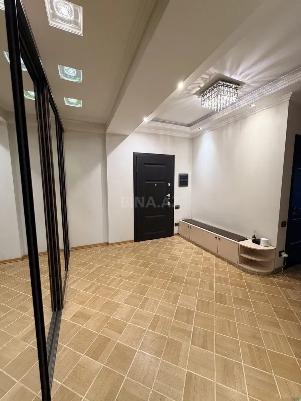Satılır 4 otaqlı mənzil 153 m²