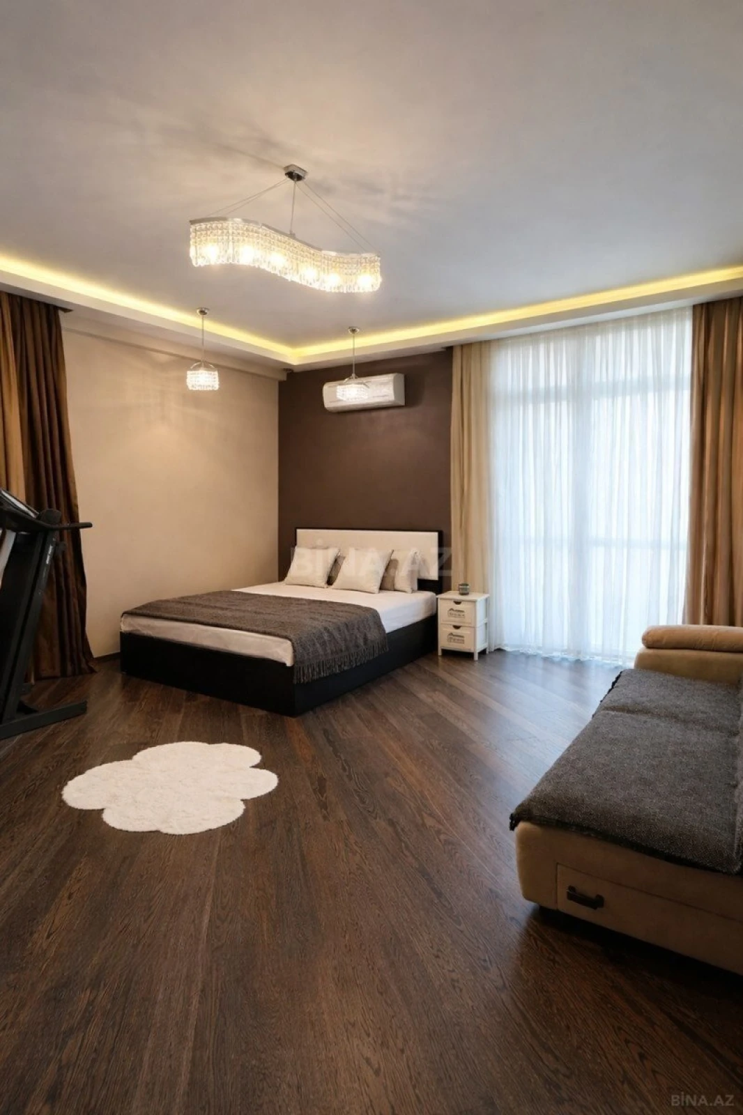 Kirayə verilir 4 otaqlı mənzil 150 m²