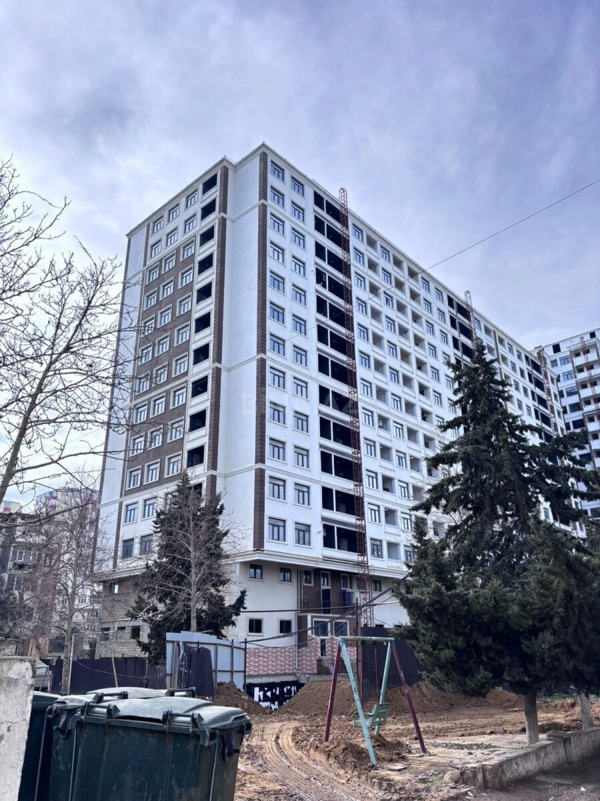 Satılır 4 otaqlı mənzil 110 m²