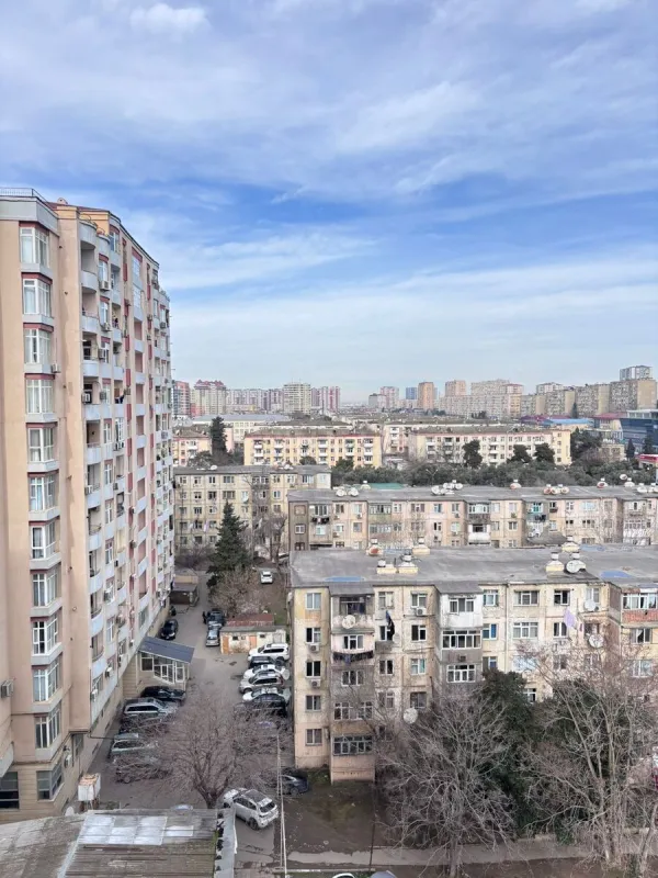 Satılır 4 otaqlı mənzil 110 m²