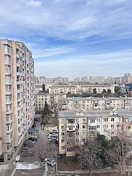 Satılır 4 otaqlı mənzil 110 m²