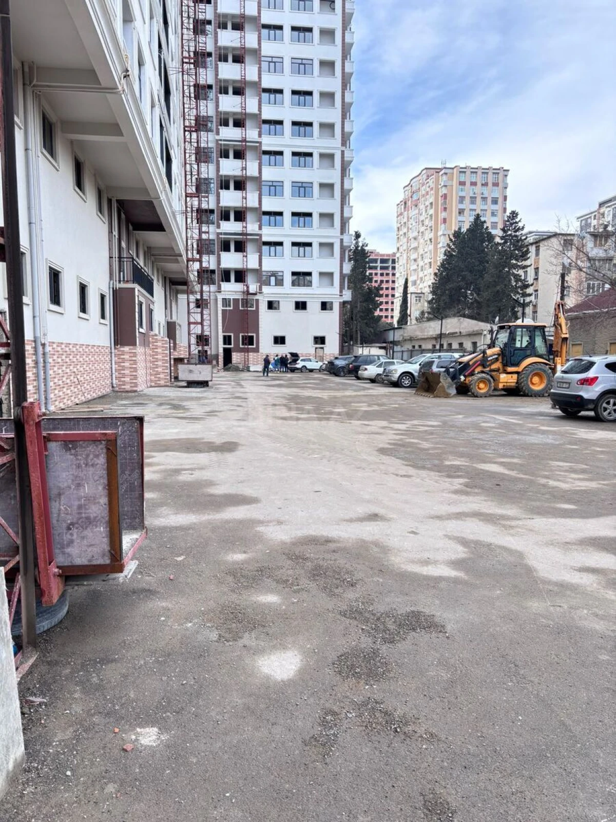 Satılır 4 otaqlı mənzil 110 m²