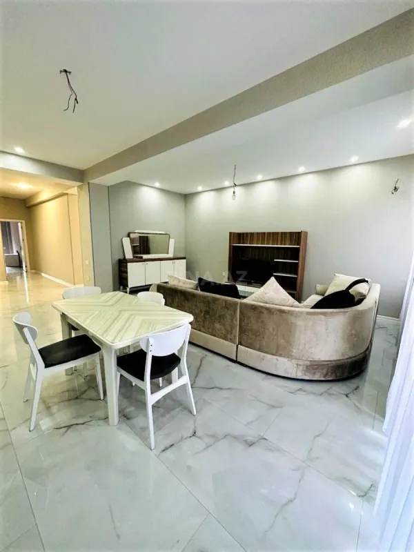 Kirayə verilir 3 otaqlı mənzil 120 m²