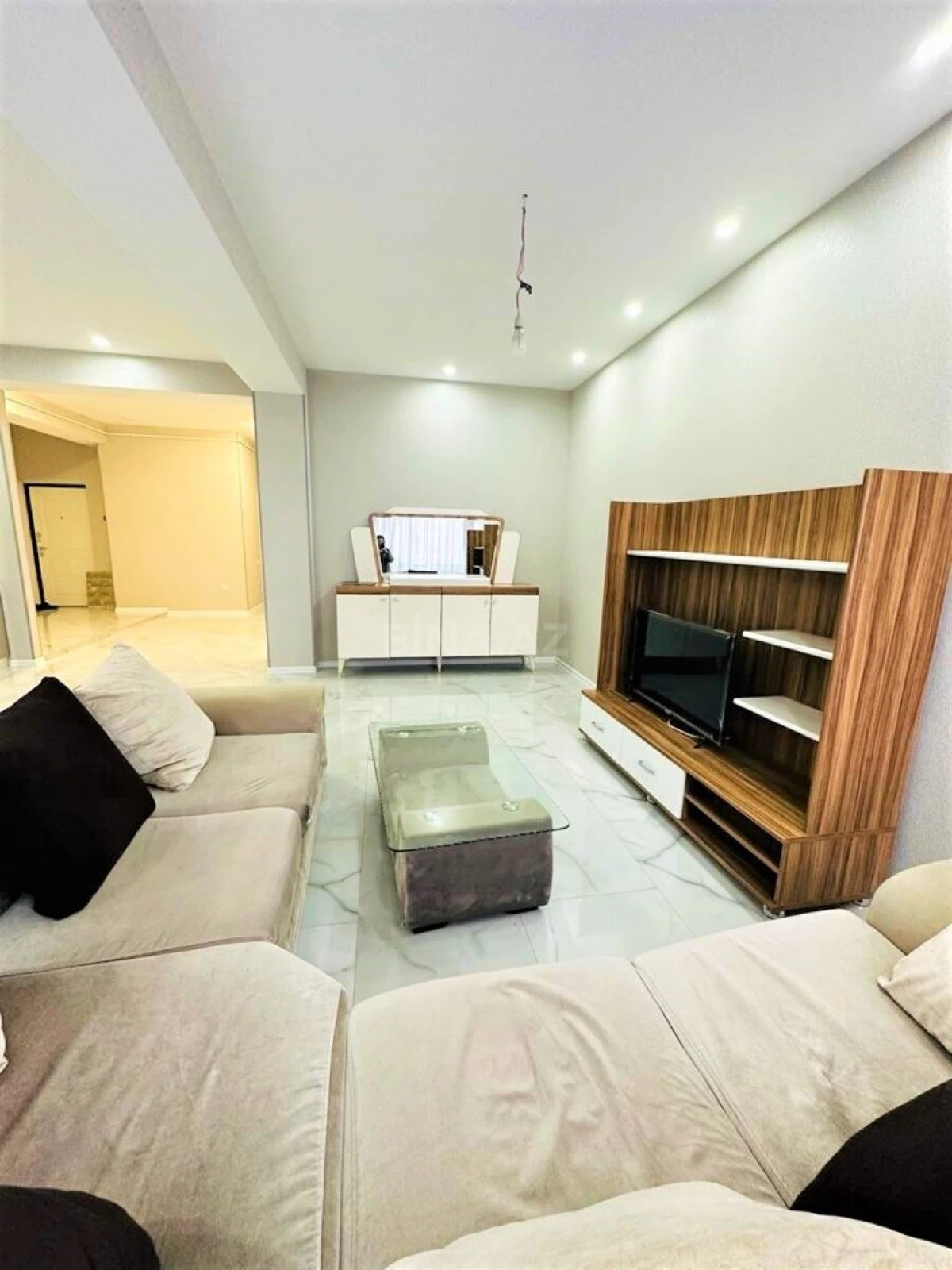 Kirayə verilir 3 otaqlı mənzil 120 m²