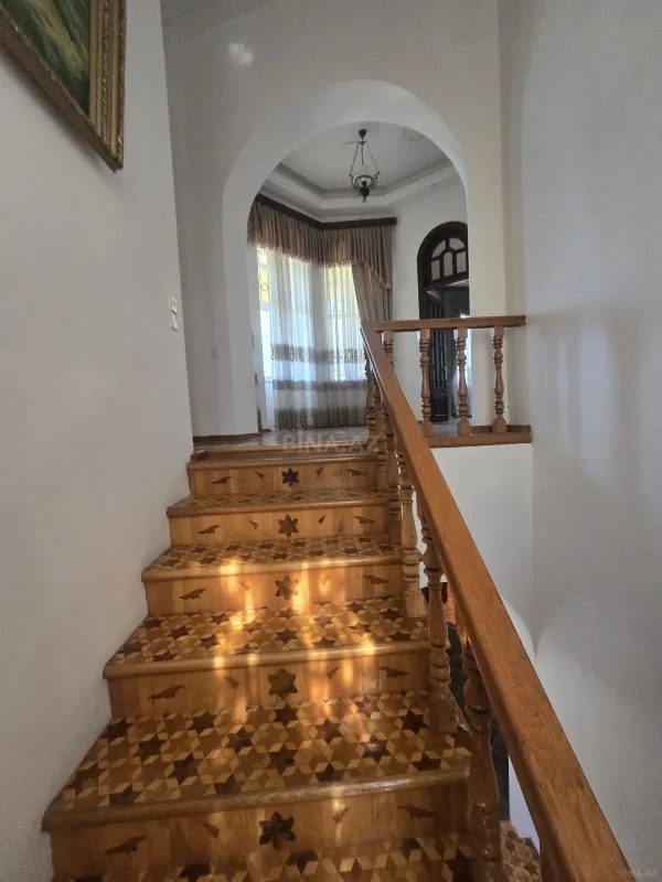Kirayə verilir 5 otaqlı həyət evi 230 m²