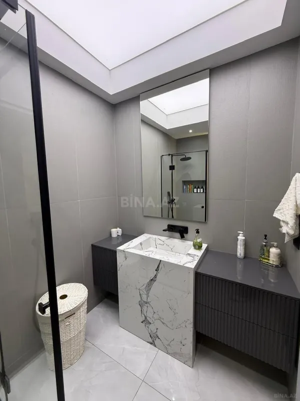 Satılır 3 otaqlı mənzil 135 m²