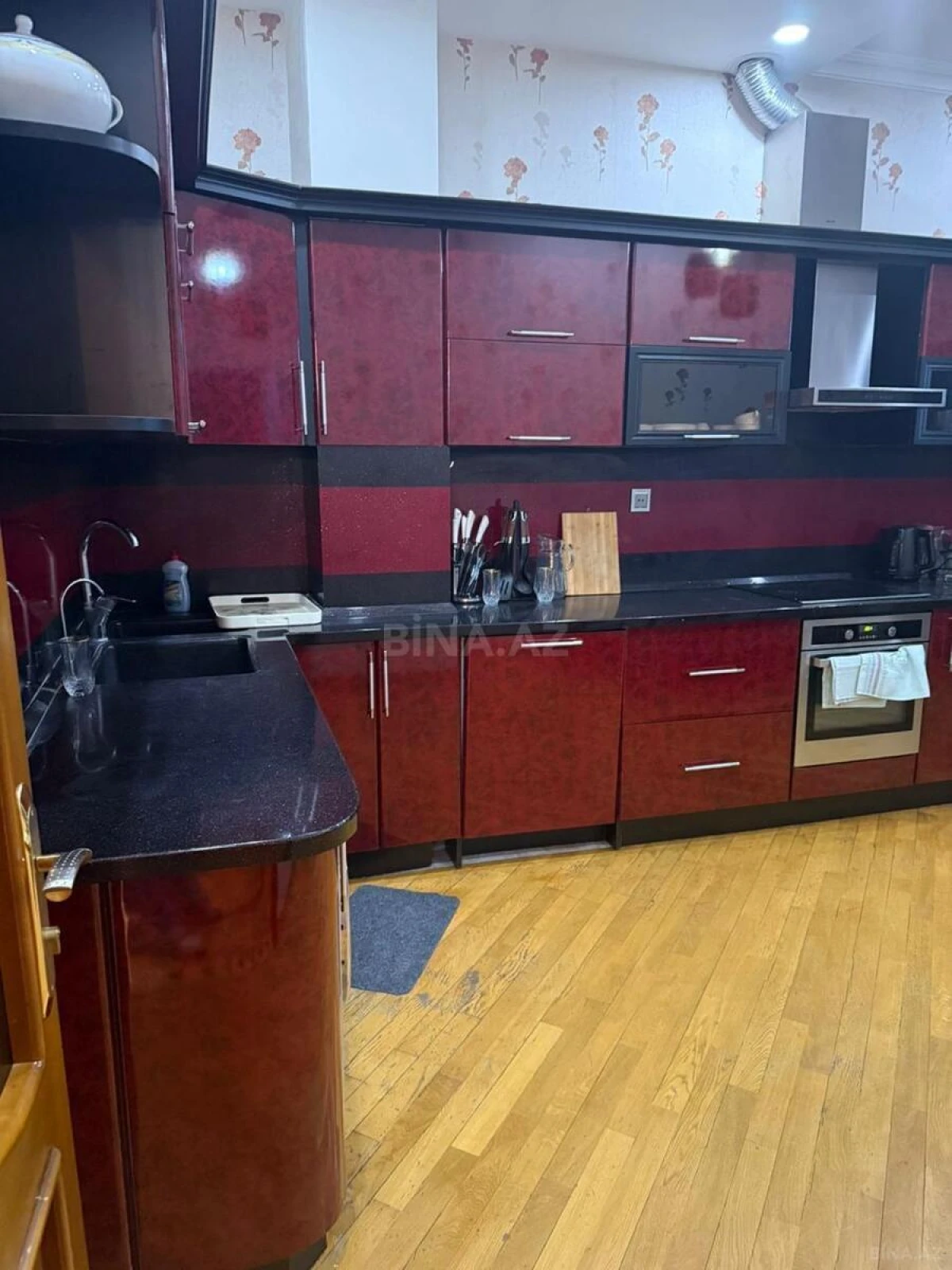 Kirayə verilir 4 otaqlı mənzil 220 m²