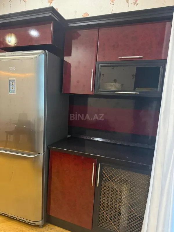 Kirayə verilir 4 otaqlı mənzil 220 m²