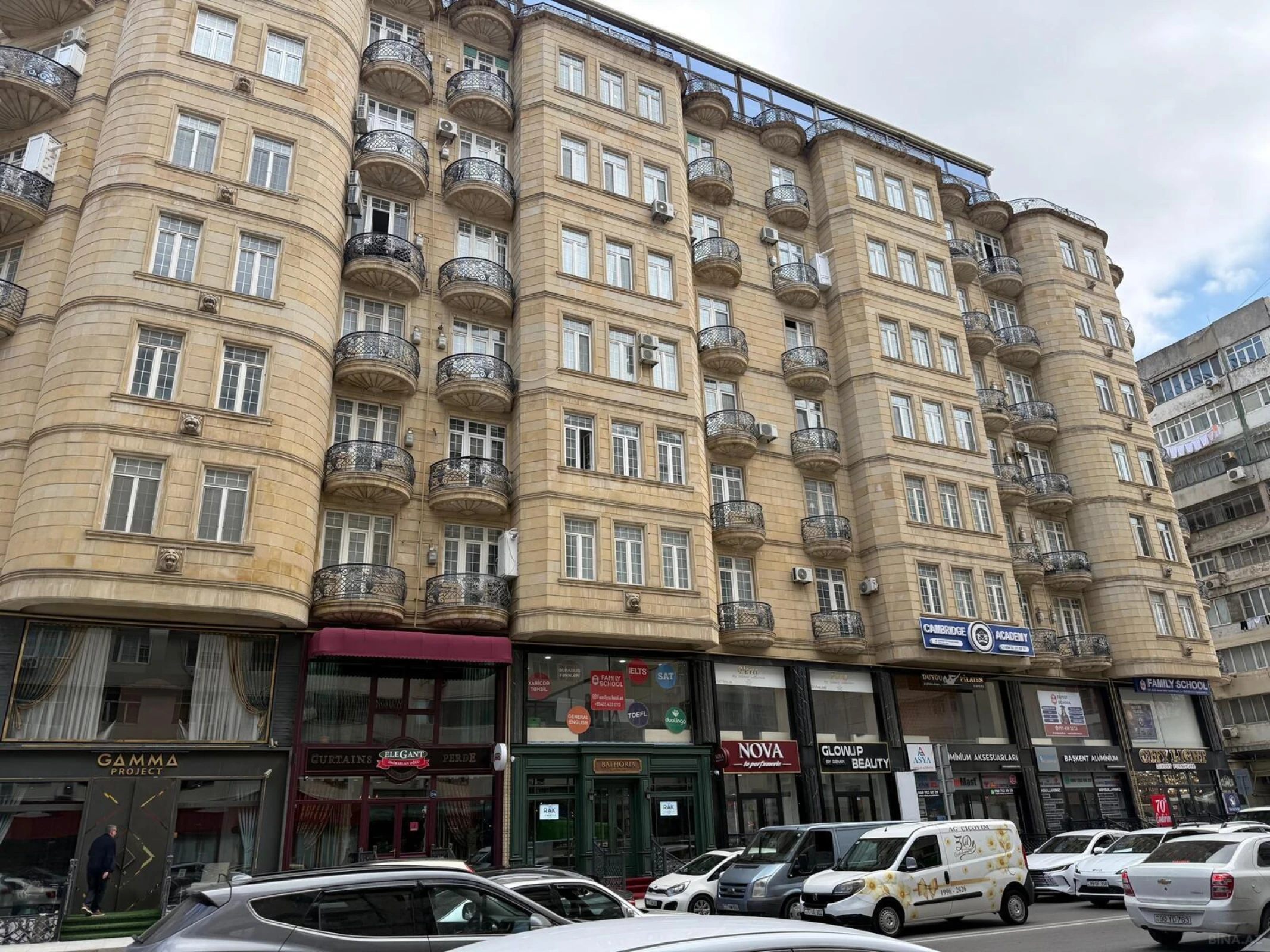 Satılır 4 otaqlı mənzil 150 m²