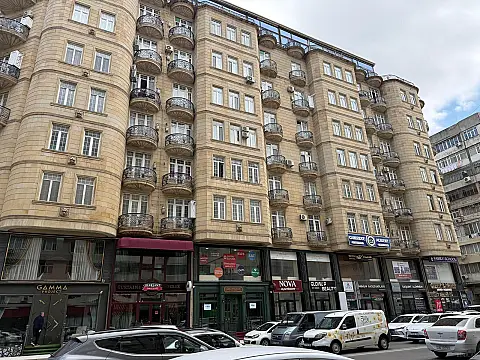 Satılır 4 otaqlı mənzil 150 m² — Bakı 4 otaq 150.00 m²
