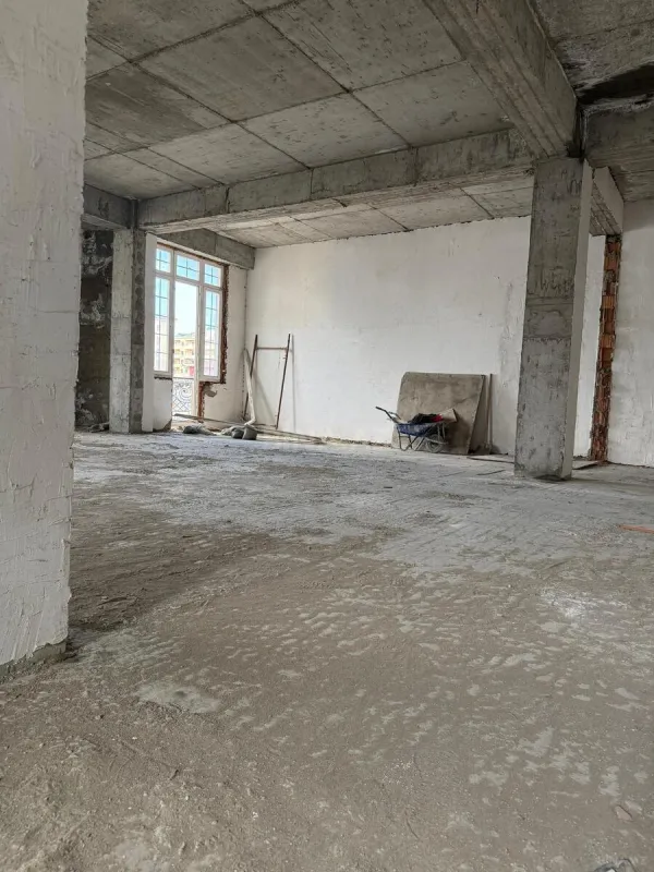 Satılır 4 otaqlı mənzil 150 m²