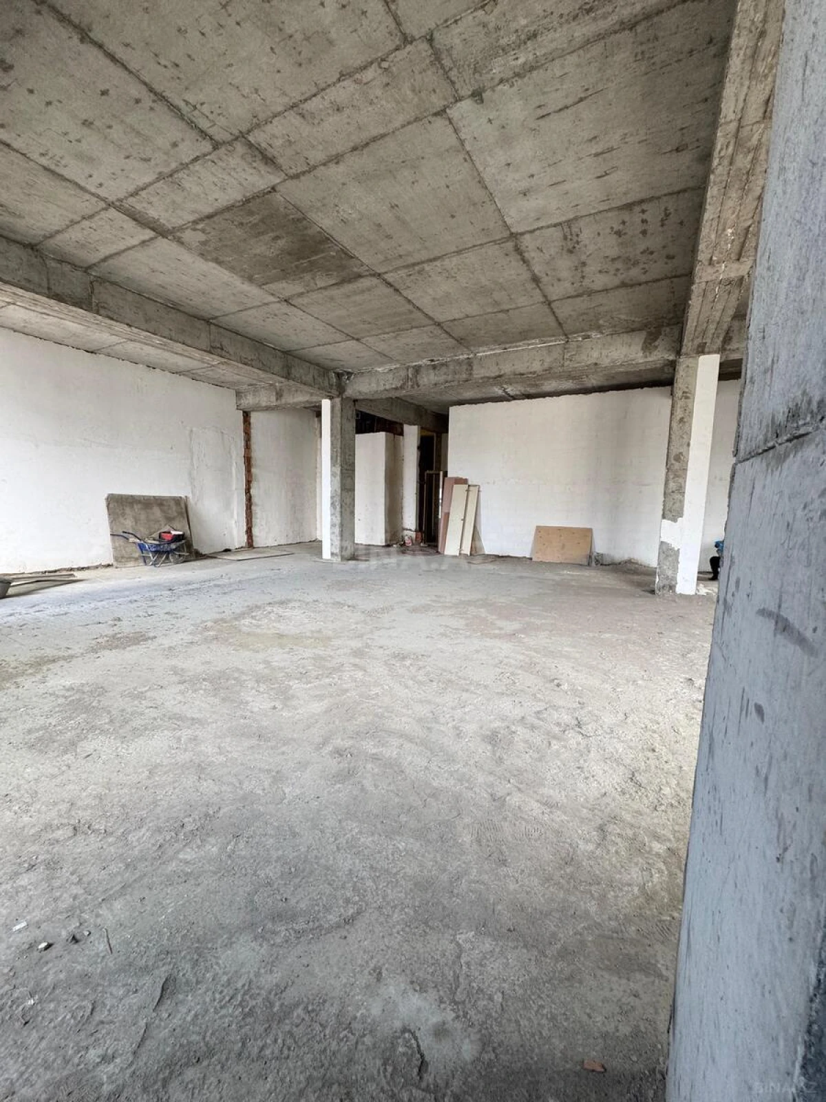 Satılır 4 otaqlı mənzil 150 m²