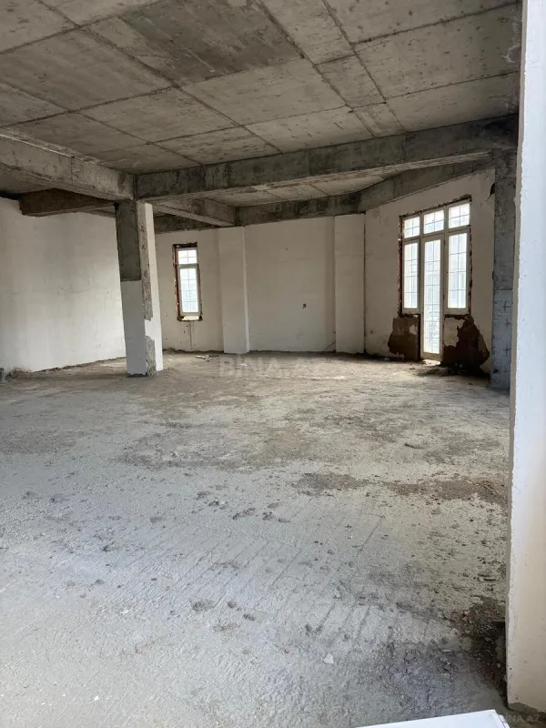 Satılır 4 otaqlı mənzil 150 m²