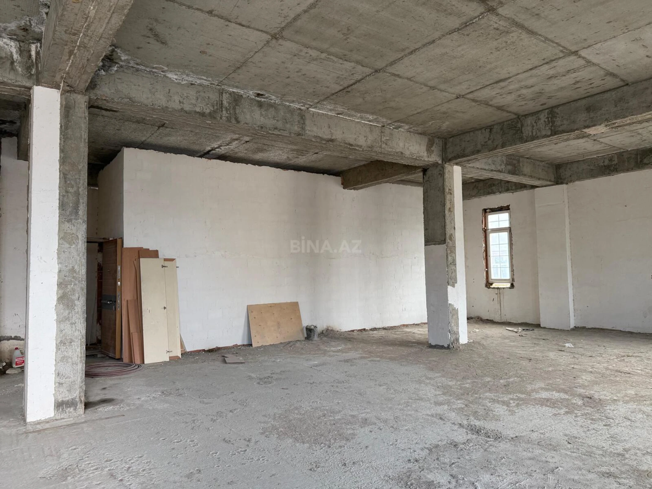 Satılır 4 otaqlı mənzil 150 m²