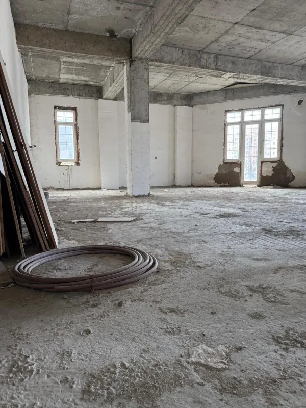 Satılır 4 otaqlı mənzil 150 m²