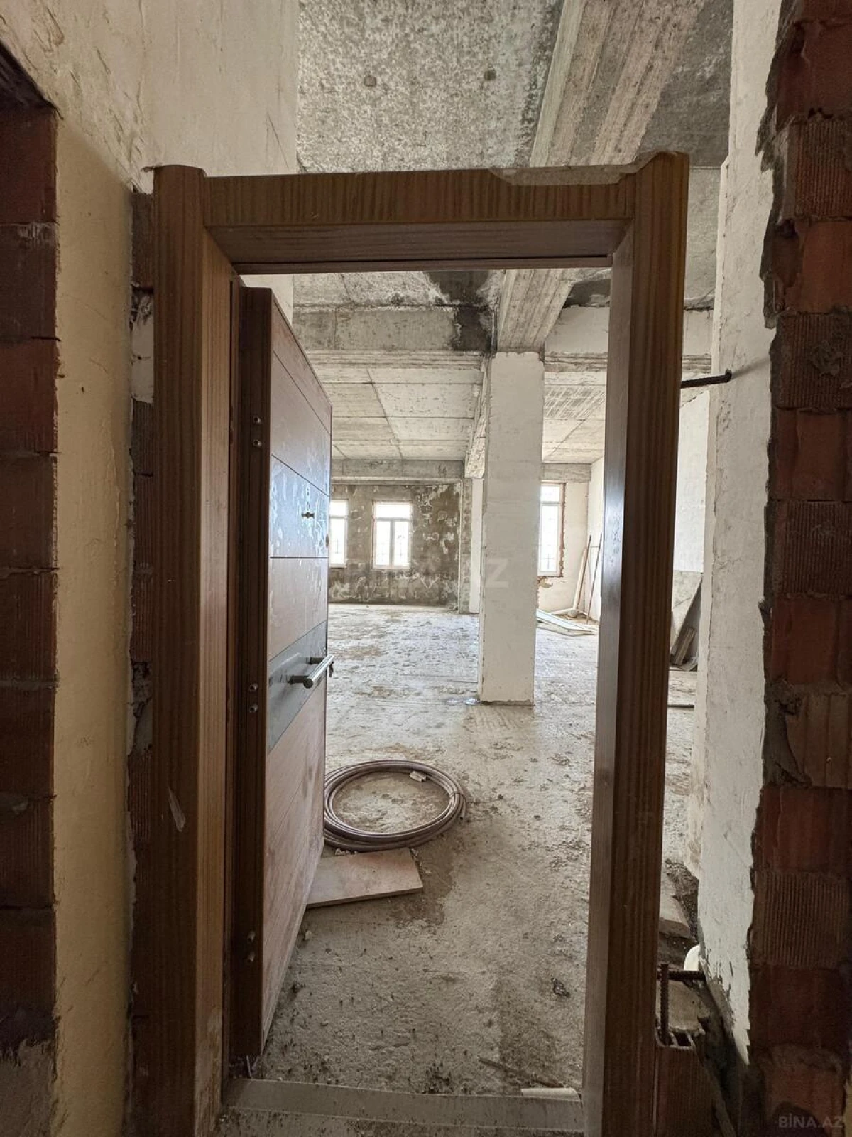 Satılır 4 otaqlı mənzil 150 m²