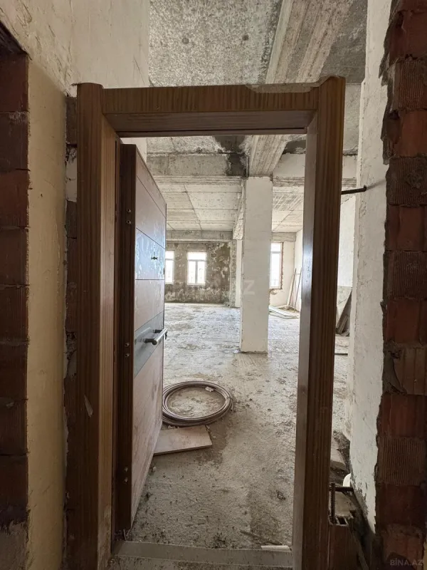 Satılır 4 otaqlı mənzil 150 m²