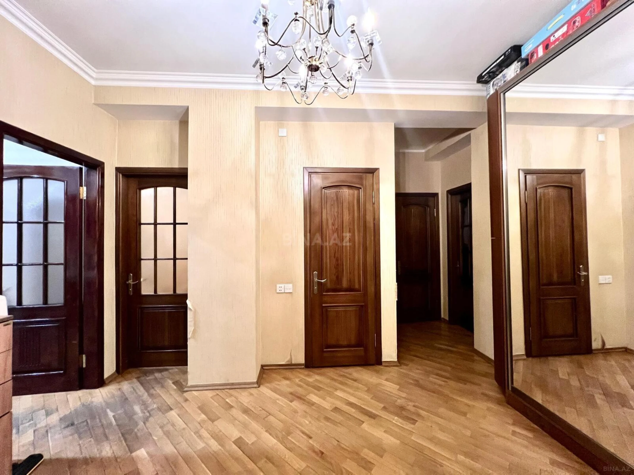 Satılır 2 otaqlı mənzil 95 m²