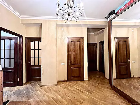 Satılır 2 otaqlı mənzil 95 m²