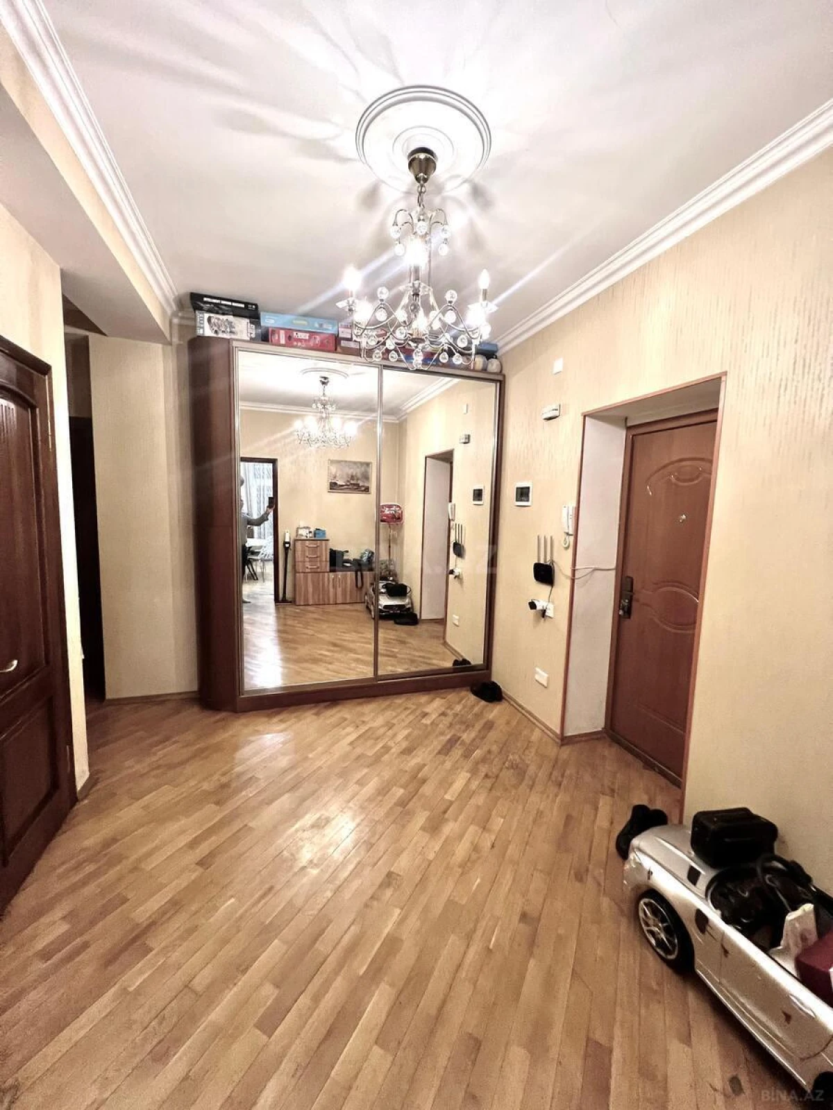 Satılır 2 otaqlı mənzil 95 m²
