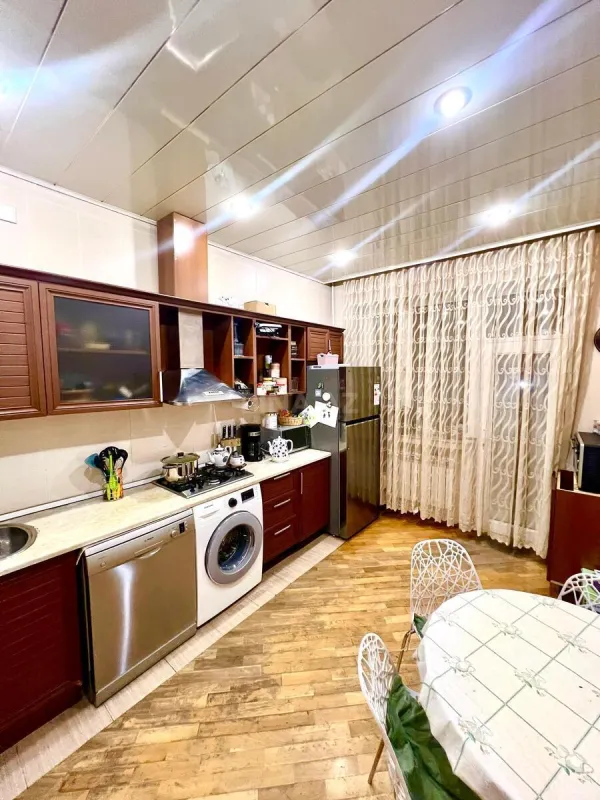 Satılır 2 otaqlı mənzil 95 m²