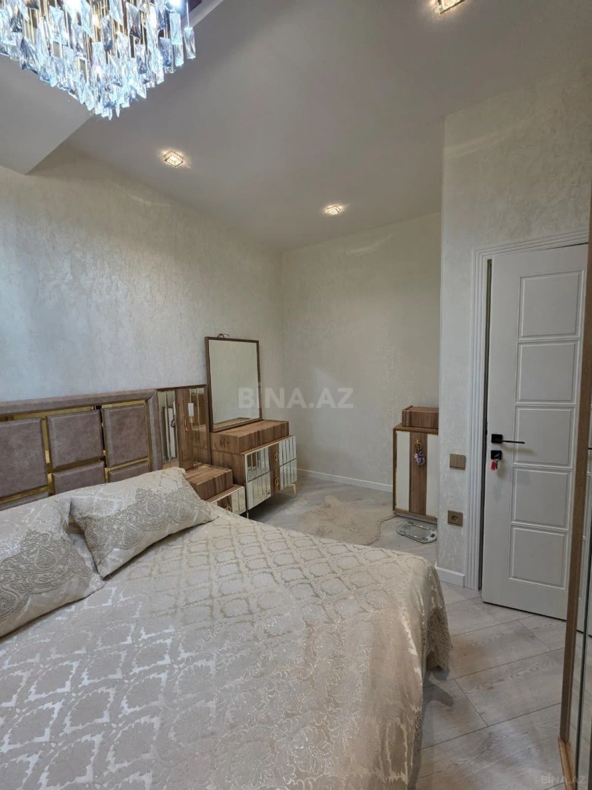 Satılır 2 otaqlı mənzil 62 m²