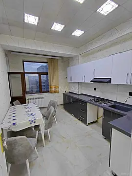 Satılır 2 otaqlı mənzil 67 m²