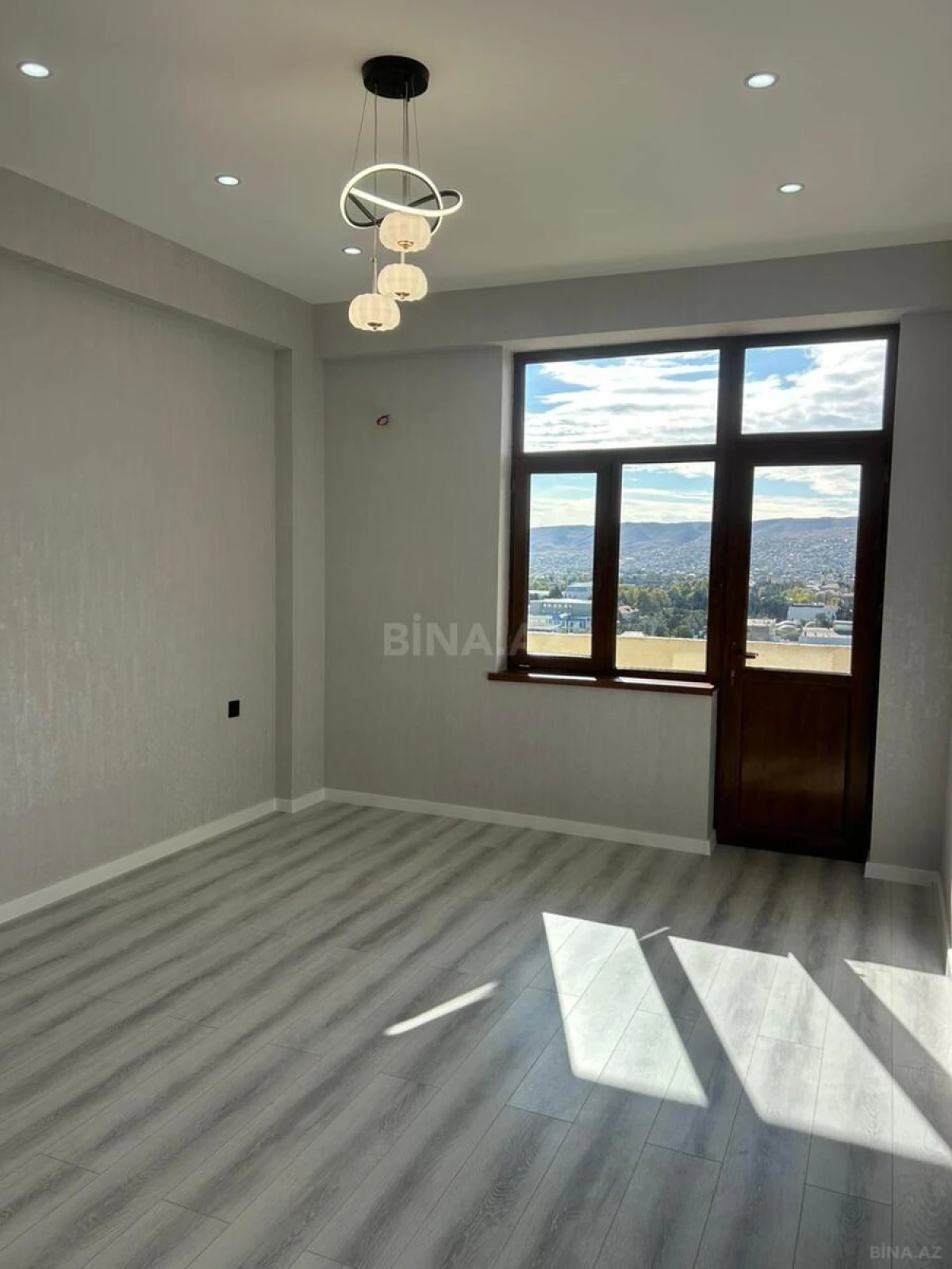 Satılır 2 otaqlı mənzil 57 m²