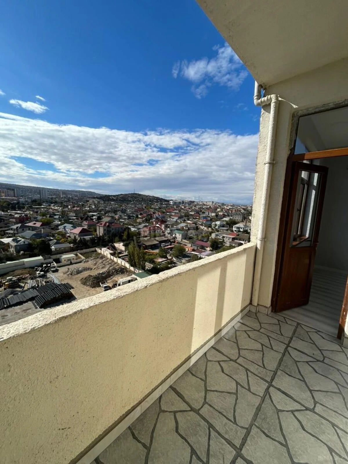 Satılır 2 otaqlı mənzil 57 m²