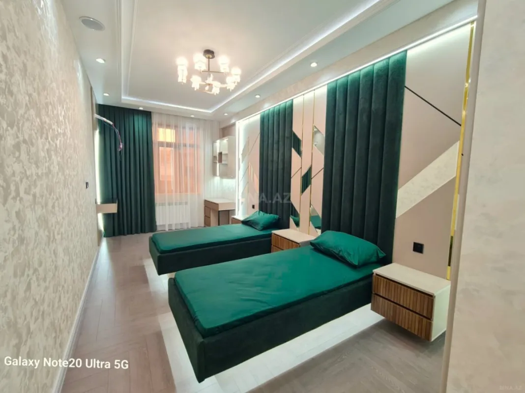 Satılır 3 otaqlı mənzil 160 m²