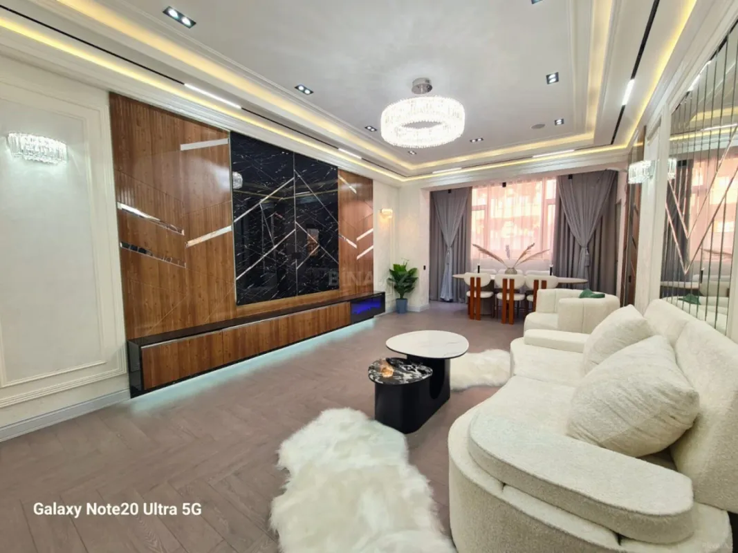 Satılır 3 otaqlı mənzil 160 m²
