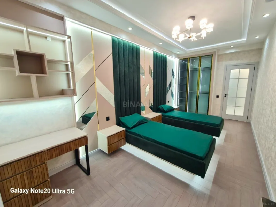 Satılır 3 otaqlı mənzil 160 m²