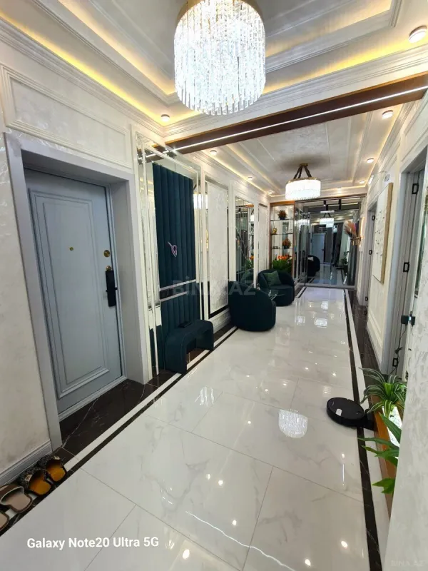 Satılır 3 otaqlı mənzil 160 m²