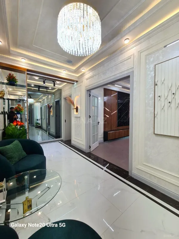 Satılır 3 otaqlı mənzil 160 m²