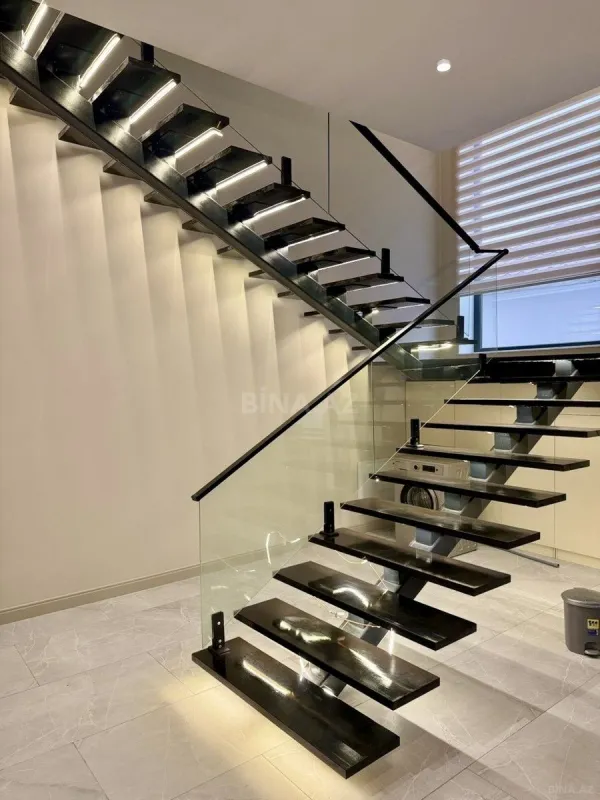 Satılır 5 otaqlı həyət evi 230 m²