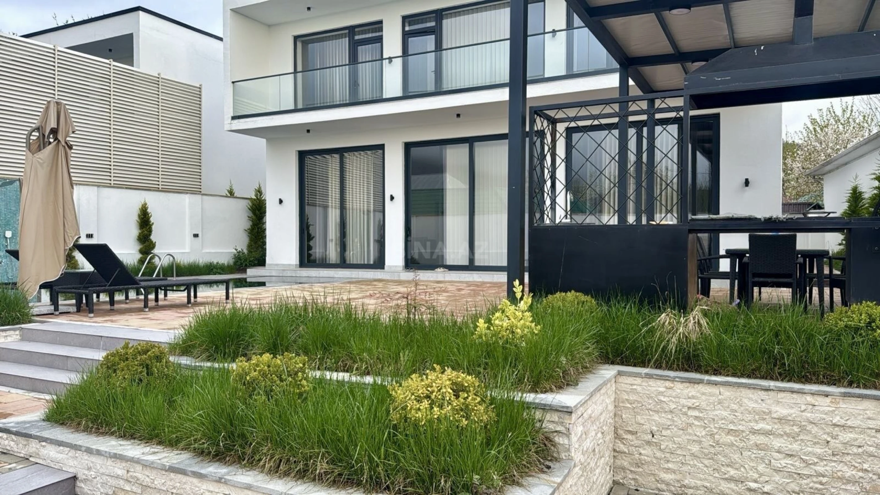 Satılır 5 otaqlı həyət evi 230 m²