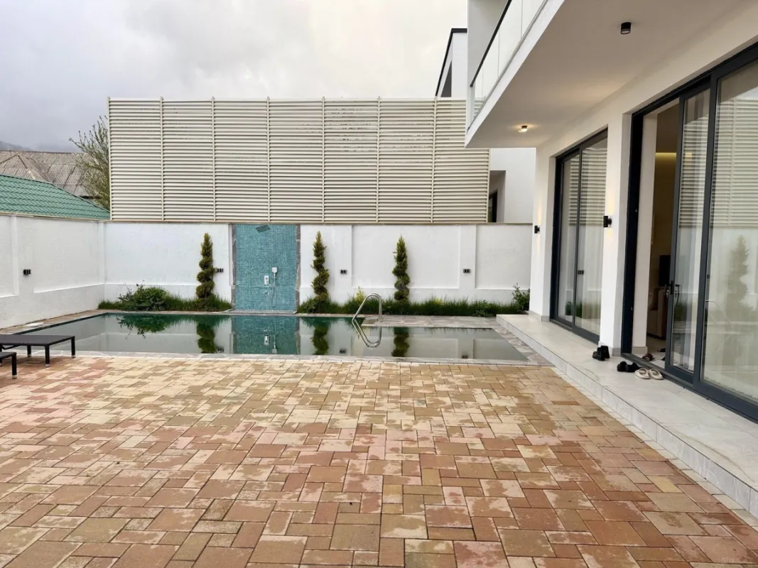 Satılır 5 otaqlı həyət evi 230 m²