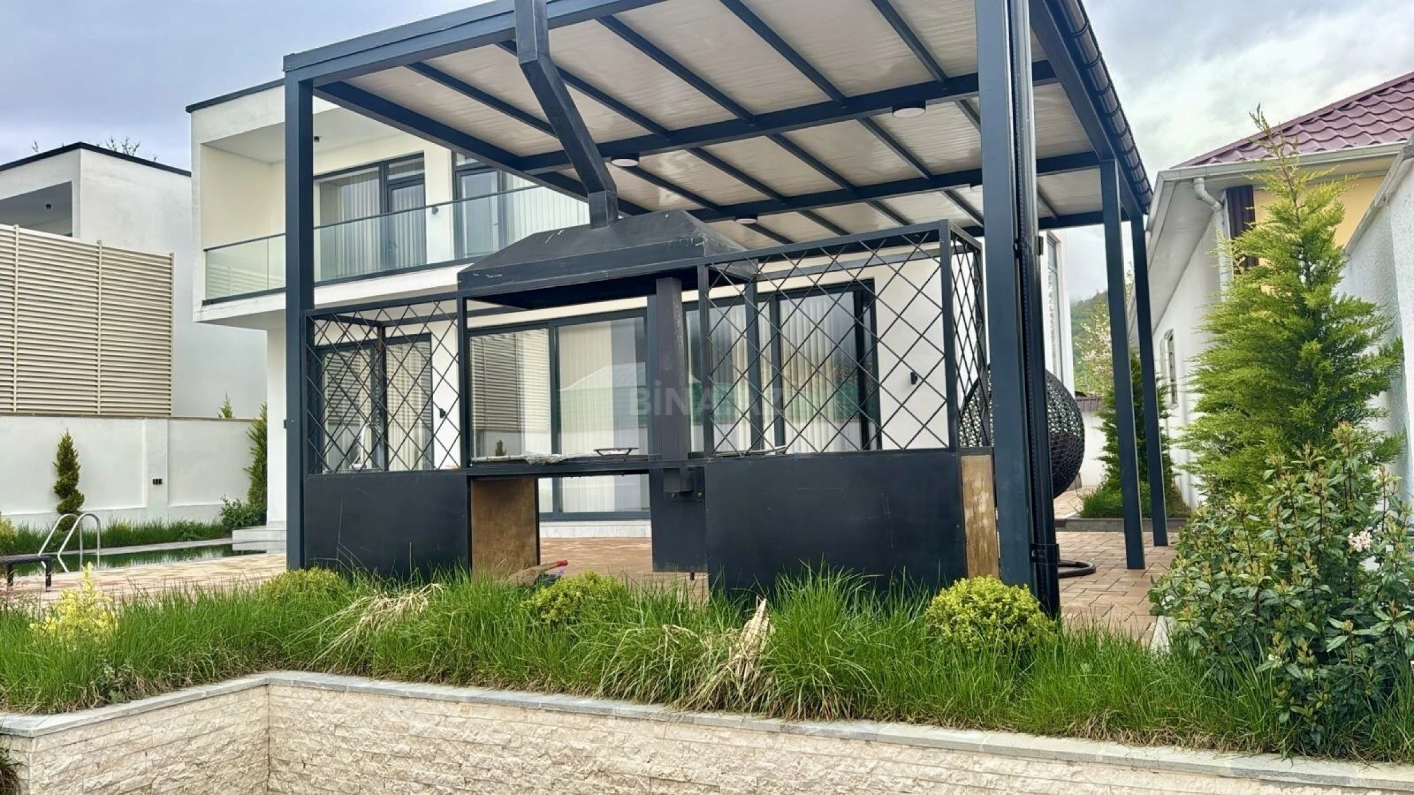 Satılır 5 otaqlı həyət evi 230 m²