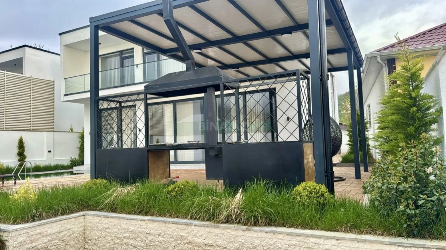 Satılır 5 otaqlı həyət evi 230 m²